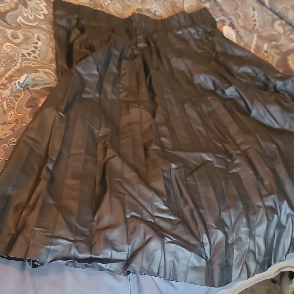 Elegant Black Pleated Skirt